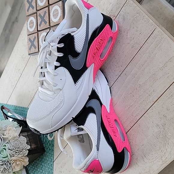 Nike Shoes - Nike Air Max